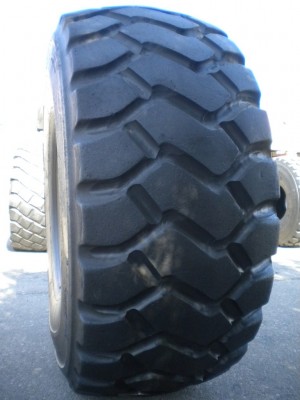 Industrial tire - Size 26.5-25 XHM RETREADED Y RECARVED