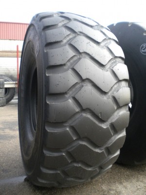 Industrial tire - Size 26.5-25 XHA RECARVED