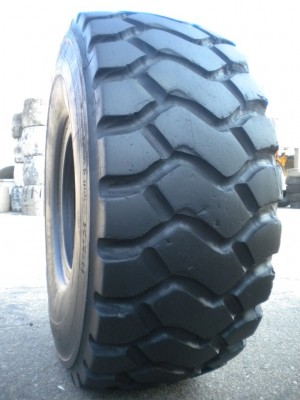 Industrial tire - Size 26.5-25 XHM RETREADED Y RECARVED