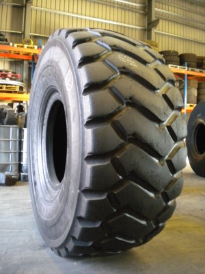 Industrial tire - Size 26.5-25 XHT RECARVED