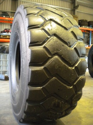 Industrial tire - Size 26.5-25 XHT RECARVED