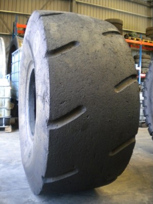 Industrial tire - Size 26.5-25 XMINE RETREADED