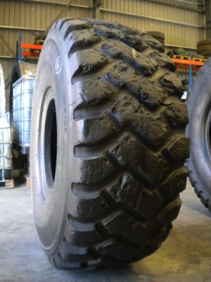 Industrial tire - Size 26.5-25 XHM RETREADED