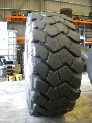 Industrial tire - Size 23.5-25 XADM RETREADED