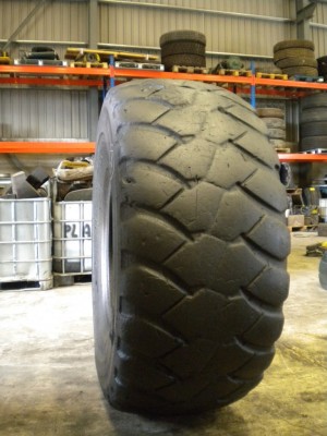 Industrial tire - Size 23.5-25 VSLTS