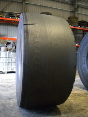 Industrial tire - Size 26.5-25 GYT RECARVED