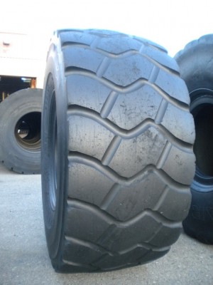 Industrial tire - Size 26.5-25 RT3B RECARVED