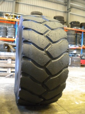 Industrial tire - Size 26.5-25 XLDD2 RECARVED