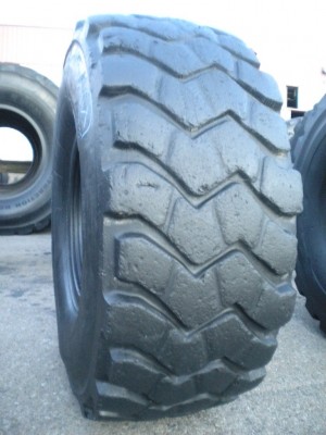 Industrial tire - Size 23.5-25 XADM RETREADED