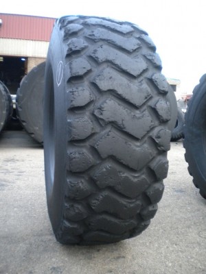 Industrial tire - Size 23.5-25 XHM RETREADED Y RECARVED