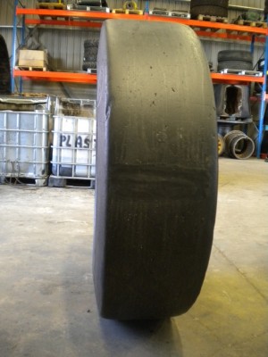 Pneu industriel - Mesure 14.00-24 LISO RECHAPES