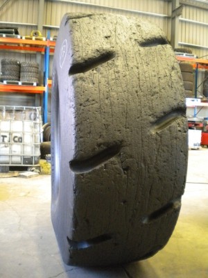 Industrial tire - Size 23.5-25 XMINE RETREADED