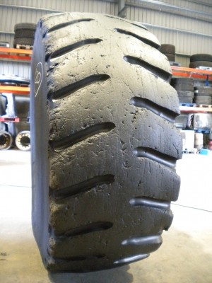 Industrial tire - Size 26.5-25 MA07 RECARVED