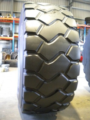 Industrial tire - Size 26.5-25 EMR09 RECARVED
