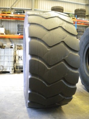 Industrial tire - Size 23.5-25 RT3B