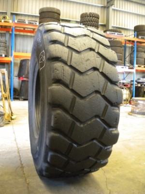Industrial tire - Size 23.5-25 XADN RECARVED