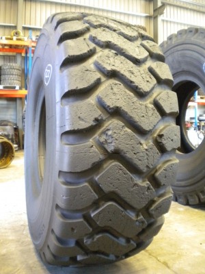 Industrial tire - Size 26.5-25 XHM RETREADED