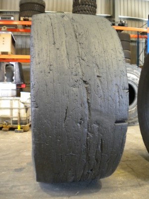 Industrial tire - Size 26.5-25 GYT RECARVED