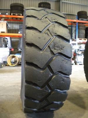 Pneu industriel - Mesure 18.00-25 VSCH RETAILLADE