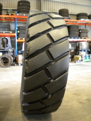 Pneu industriel - Mesure 18.00-25 XZM2+ RECHAPES Y RETAILLADE