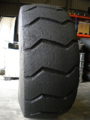 Industrial tire - Size 23.5-25 GYT RETREADED