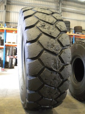 Pneu industriel - Mesure 24.00-35 AE45 RETAILLADE