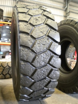 Pneu industriel - Mesure 24.00-35 EMR04 RETAILLADE