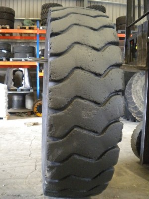 Pneu industriel - Mesure 18.00-33 GYT RECHAPES