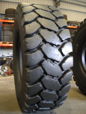 Pneu industriel - Mesure 24.00-35 XDTM RECHAPES