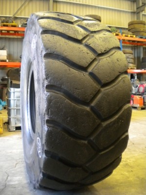 Industrial tire - Size 26.5-25 XLDD1 RECARVED