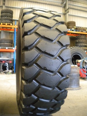 Pneu industriel - Mesure 24.00-35 VSMTP RETAILLADE