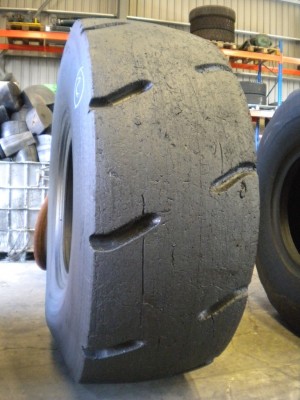 Industrial tire - Size 23.5-25 XMINE RETREADED