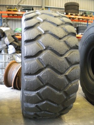 Industrial tire - Size 26.5-25 XHA2 RECARVED