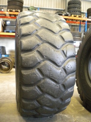 Industrial tire - Size 26.5-25 XHA RECARVED