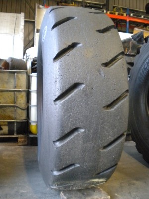 Pneu industriel - Mesure 17.5-25 RGT RECHAPES