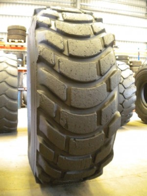Industrial tire - Size 23.5-25 XR RETREADED