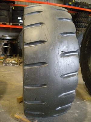 Pneu industriel - Mesure 17.5-25 MILITARY RETAILLADE