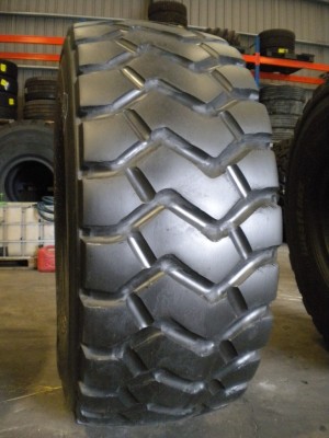 Industrial tire - Size 23.5-25 CB761 RECARVED