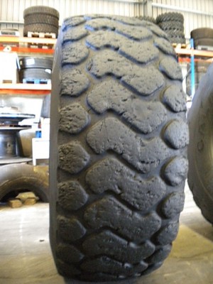 Industrial tire - Size 23.5-25 REM2