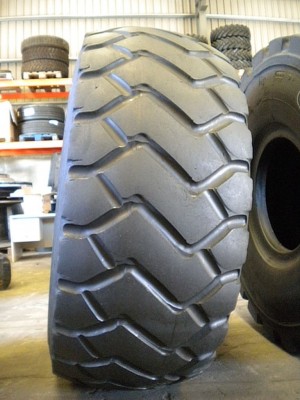 Industrial tire - Size 26.5-25 LDSR300 RECARVED
