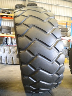Industrial tire - Size 26.5-25 LDSR300 RECARVED