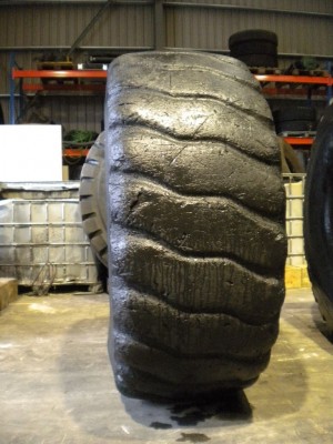 Industrial tire - Size 23.5-25 VSLT