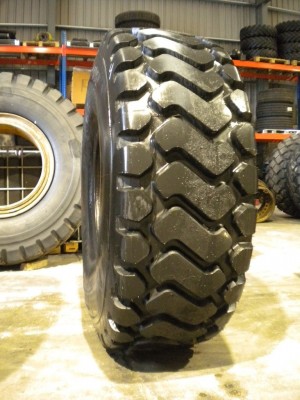 Industrial tire - Size 23.5-25 XHM RETREADED
