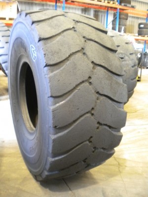 Industrial tire - Size 23.5-25 EMR08