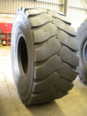 Industrial tire - Size 23.5-25 EMR08