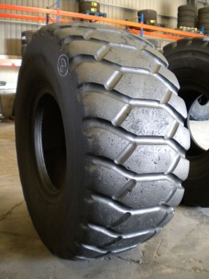 Industrial tire - Size 23.5-25 VSLTS RECARVED