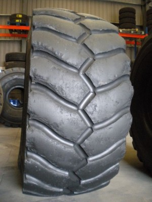 Industrial tire - Size 29.5-25 XLDD1 RECARVED