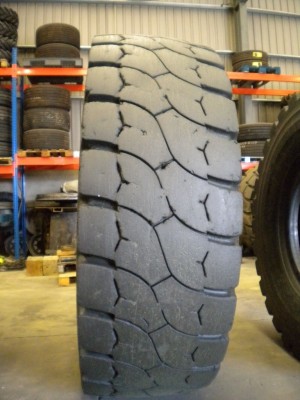 Industrial tire - Size 24.00-35 XTRA