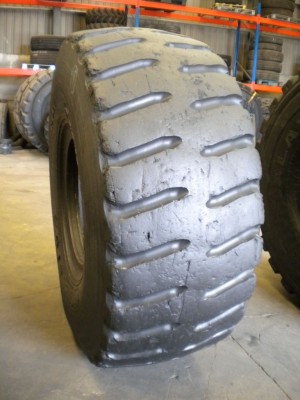 Industrial tire - Size 26.5-25 ET6A RECARVED
