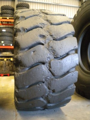 Industrial tire - Size 35/65-33 EMR20